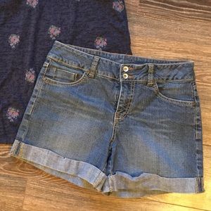 SOLD: High waisted denim shorts